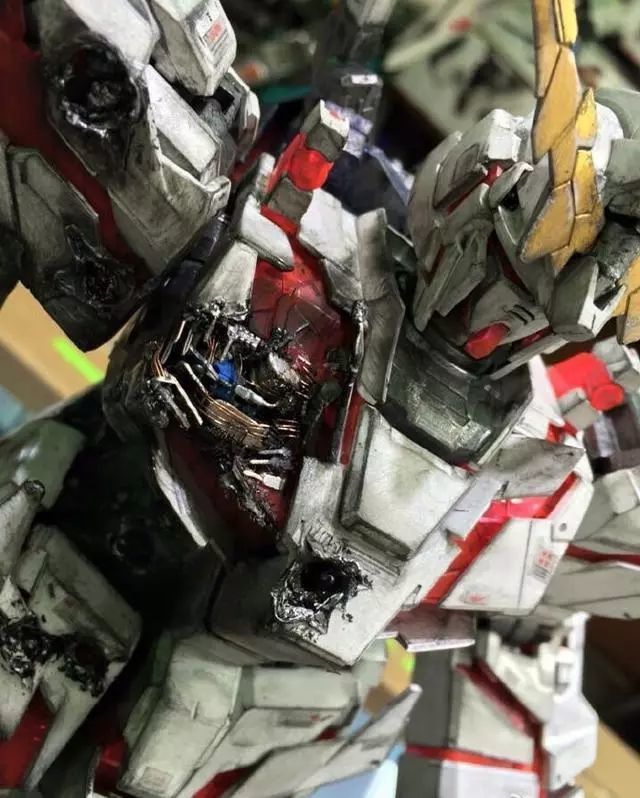 模玩控独角兽高达模型外甲战损改造用力过猛了