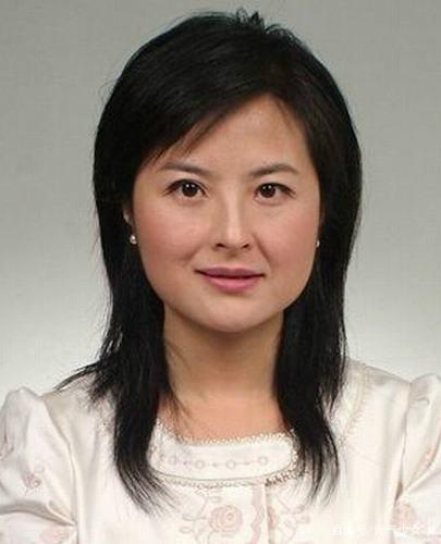 让如今的她身价上亿|张泉灵|央视|二混子|撒贝宁