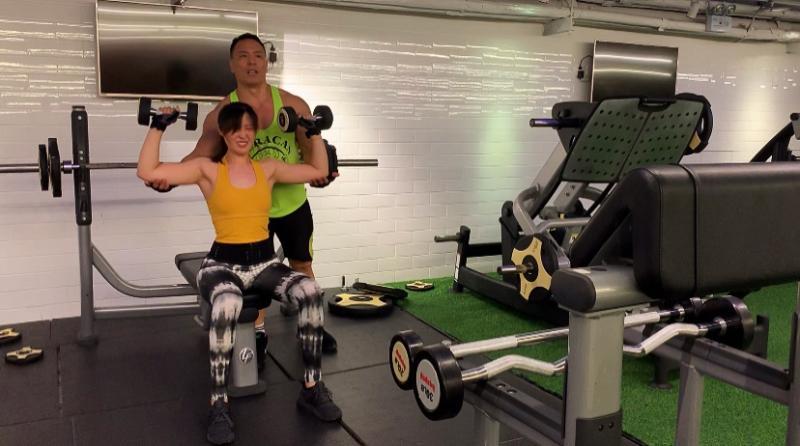 与国家队教练秦承勇相识之后,在教练的帮助和指导下,徐非凡各方面都有