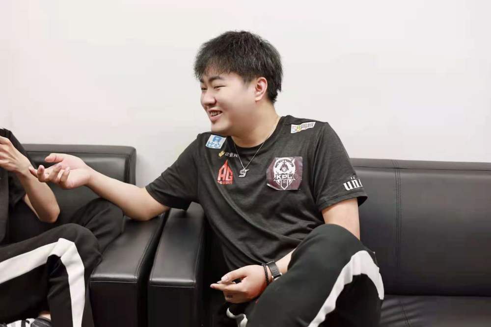 后续ag超玩会可能会在作出调整,一诺和爱思还能搭档多久很难知道了.