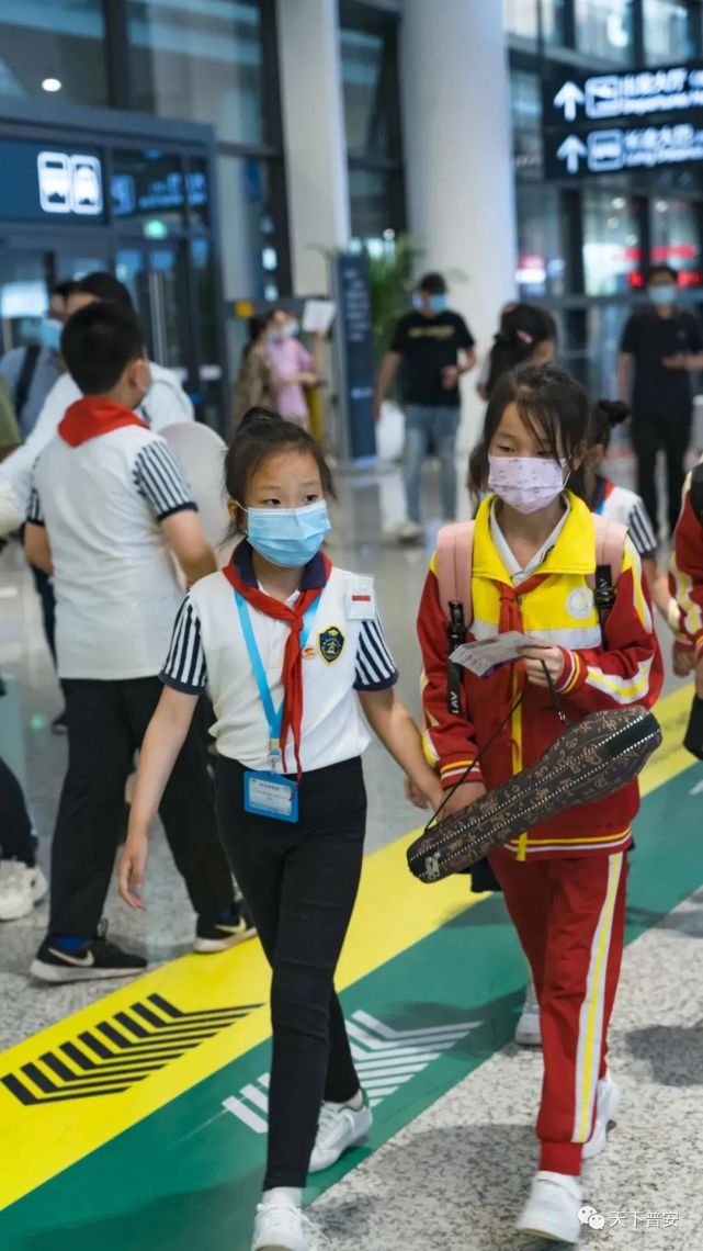 5月28日下午,寧波小朋友到機場迎接普安小夥伴5月28日晚,鎮海,普安