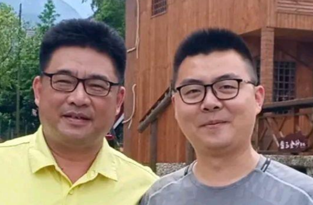 郭威和自己的富豪舅舅像父子长相和动作几乎相同基因是真强