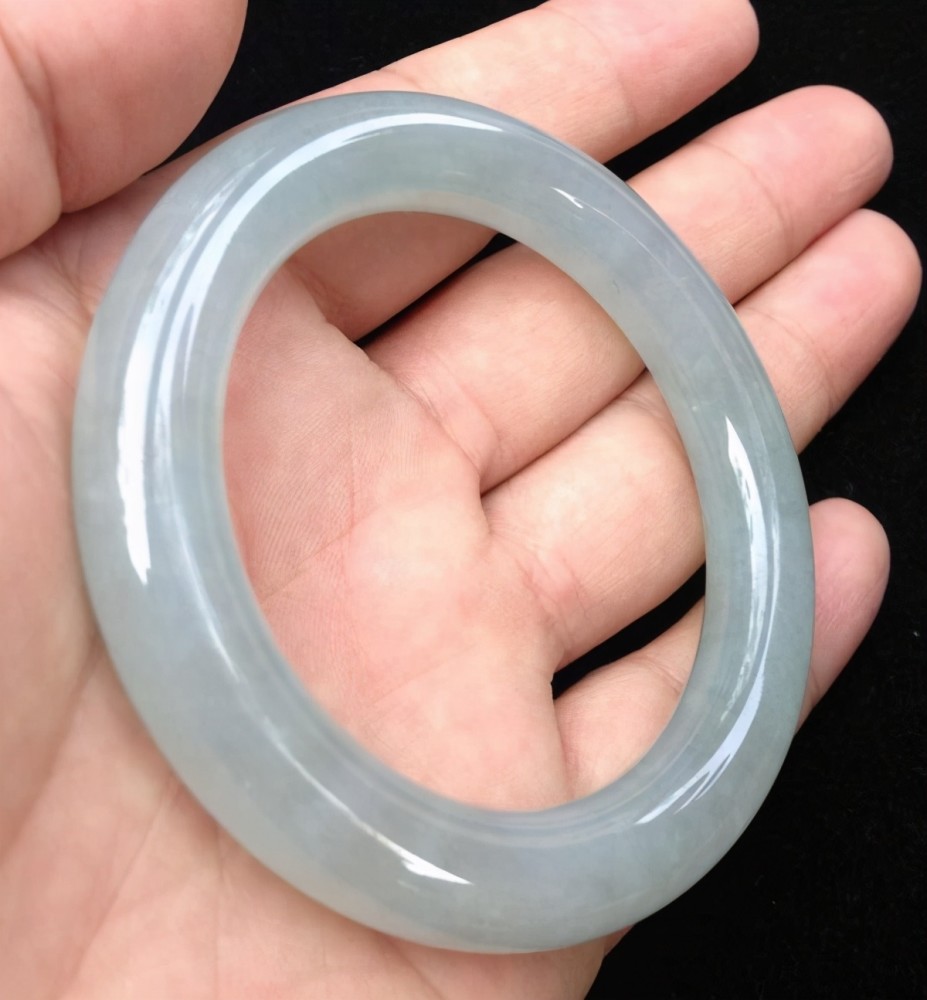 无色翡翠手镯如何估价