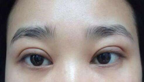 需求,所从事的职业和平时是否化妆等因素来设计,东方人上睑窄,眼窝平