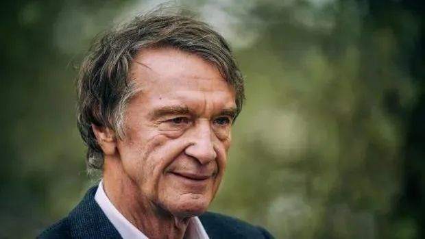 记得之前有一位印度裔英国富豪鲁本·辛格,买了7种配色的劳斯莱斯,只