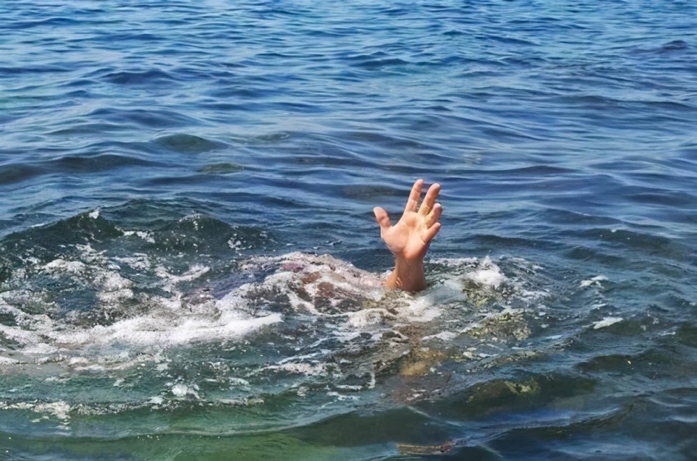 学生溺水怎么防就让老师守山塘网友们的评论亮了