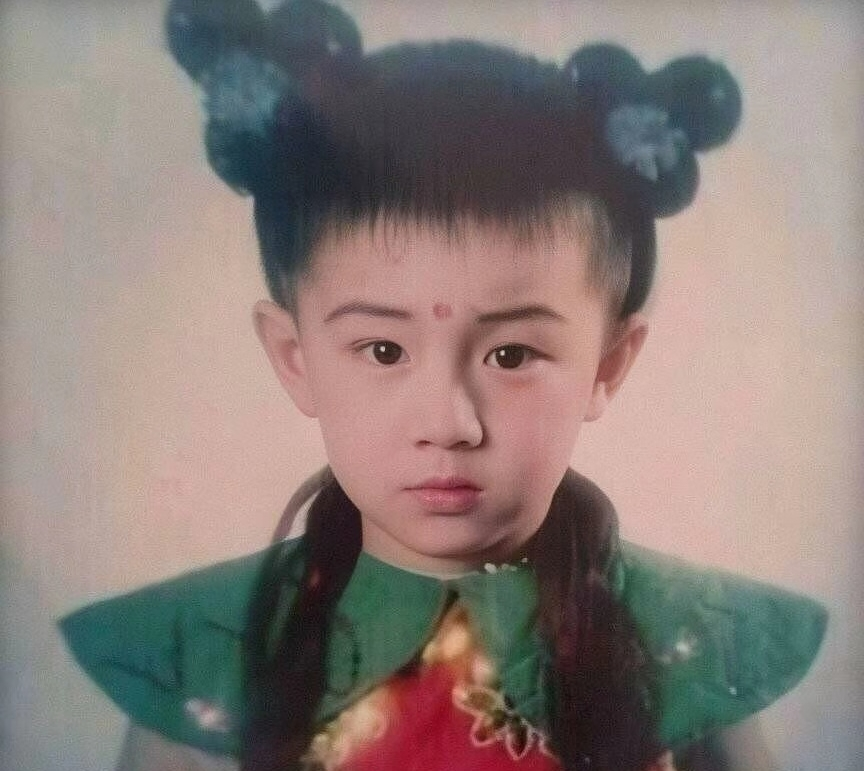 明星童年趣事大赏:王源任嘉伦花式逃打,魏大勋被注射给猪打的针