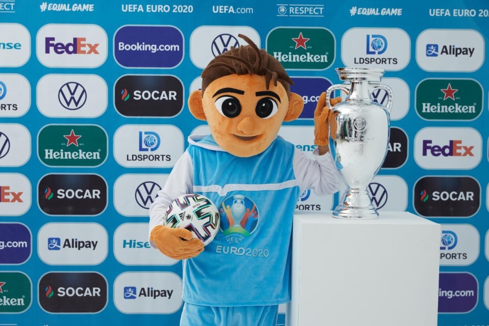 世界杯 2020欧洲杯代表自由之声的吉祥物SKILLZY，赢得球迷一致好评