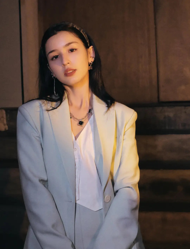 哈妮克孜夜幕港风写真