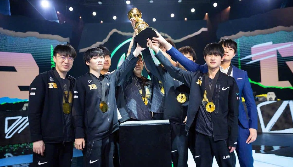 rng获胜后开始整活小虎化身黑矿工结果被小白教做人小虎还是你聪明