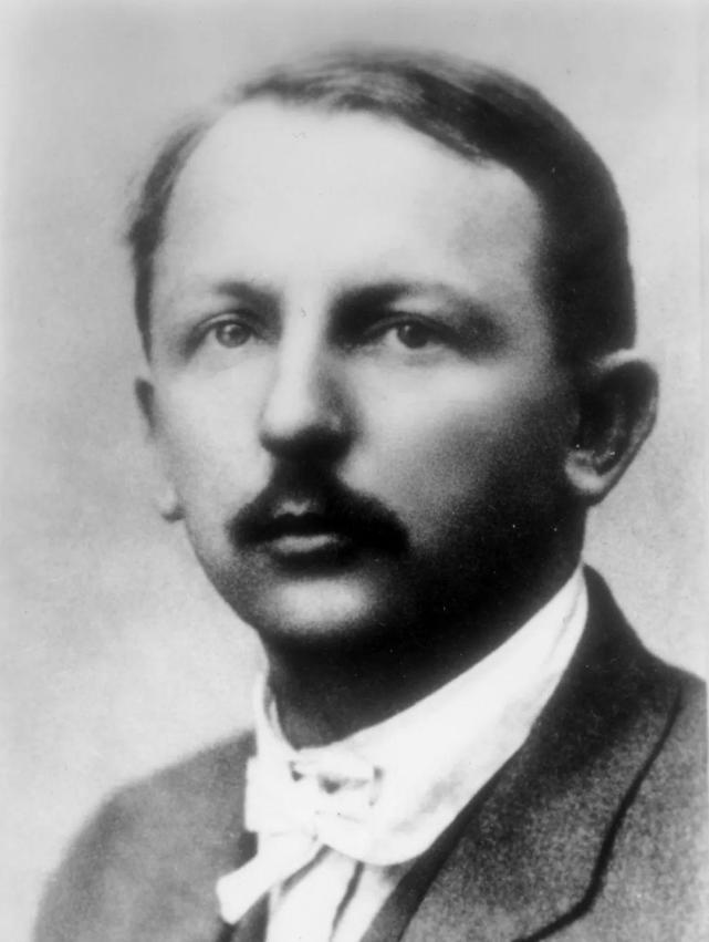 1921年6月,出身于鹿特丹铁路系统的共产国际代表,荷兰人马林来到上海