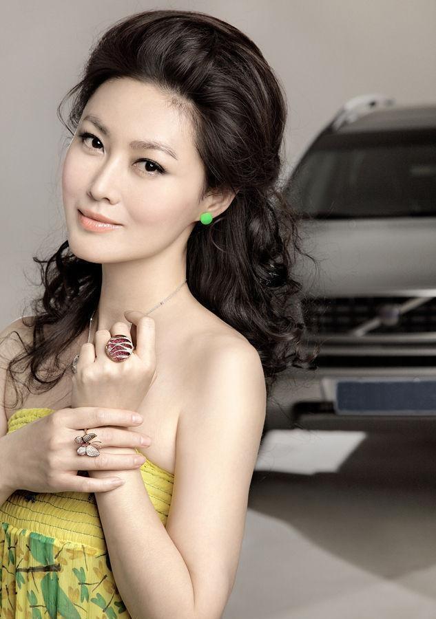 王思懿是阿姨圈最优雅的穿绿色连衣裙高端大气气质感满分