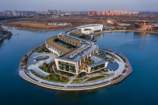 摒弃传统的模式 这个酒店以 曲线 形体打造动感建筑造型 腾讯新闻