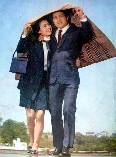 栗原小卷年轻的时候太美了素色穿搭好时髦晚年清瘦也端庄优雅