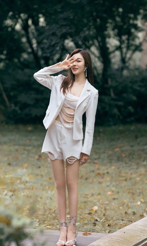 王晓晨身材和美腿是能把体育老师张嘉译迷的死死的那种