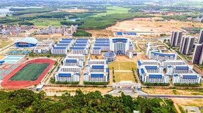 鸟瞰雷州一中新校区全貌.斗转星移,弦歌不辍.