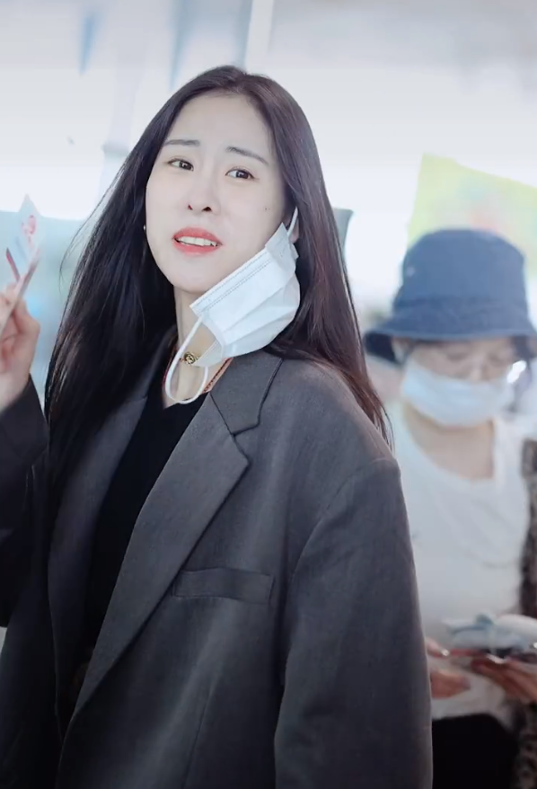 华晨宇处理家中紧急情况暂停六月行程张碧晨公开露面未陪伴女儿过六一