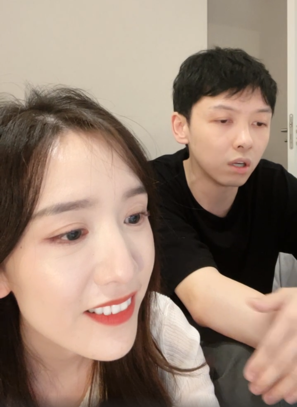 直播间说觉醒年代难看晁然道歉捐款10万想靠公益洗白