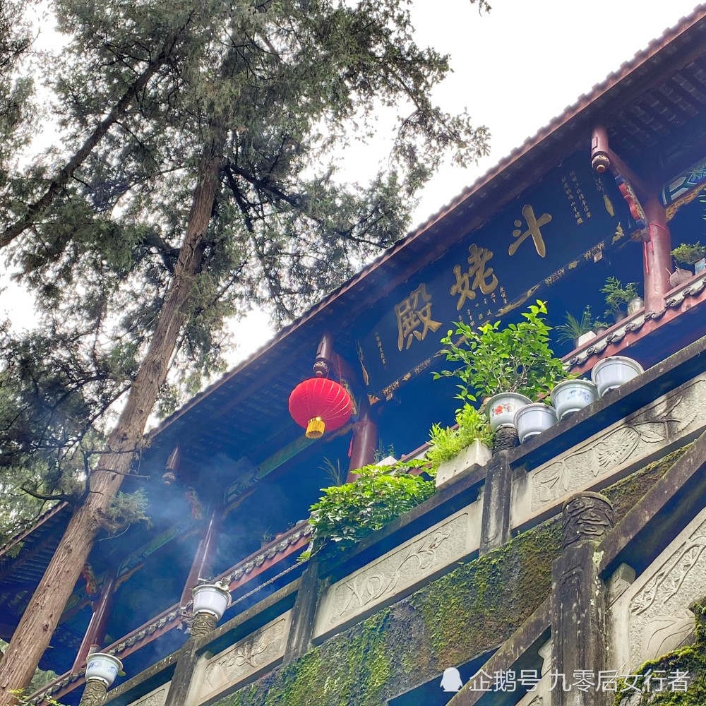 访鹤鸣山天谷洞,位于深山悬崖上深不可测,曾是历代高道修炼之地