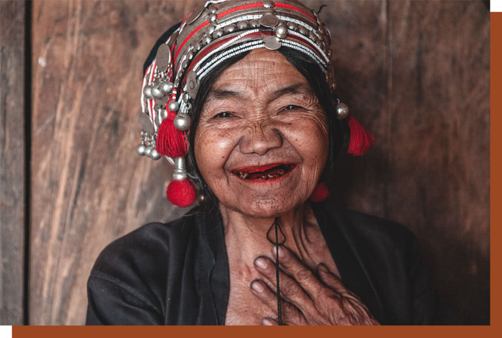 泰北阿卡族妇女像.从她的牙齿就可以判定她多年来咀嚼槟榔的饮食习惯.