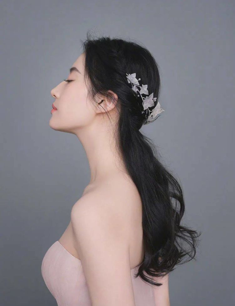 天鹅颈女神又要增加一员瘦身成功后的刘亦菲气质太优越了