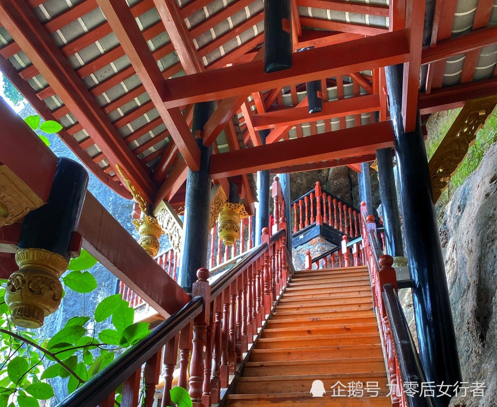 访鹤鸣山天谷洞,位于深山悬崖上深不可测,曾是历代高道修炼之地