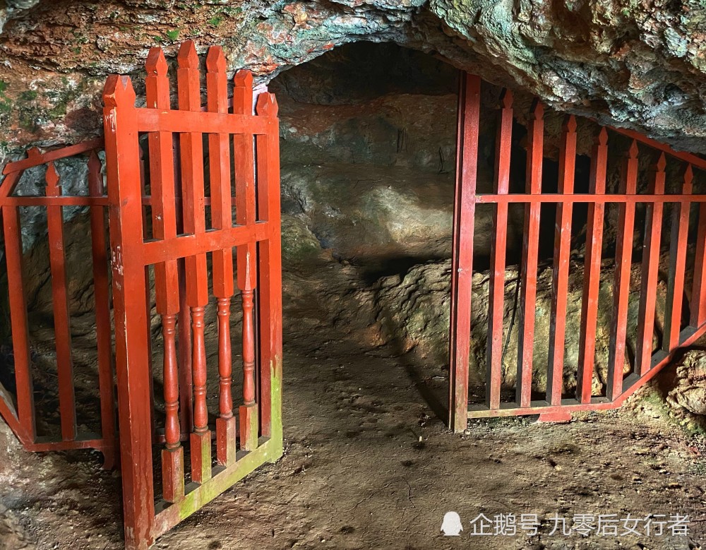 访鹤鸣山天谷洞,位于深山悬崖上深不可测,曾是历代高道修炼之地