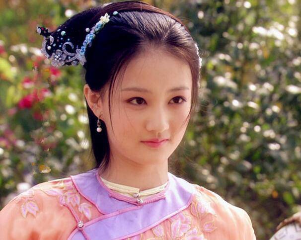 虽然眉庄曾提醒甄嬛,玉娆不仅长得像她,还特别像死去的傅如吟,太后第