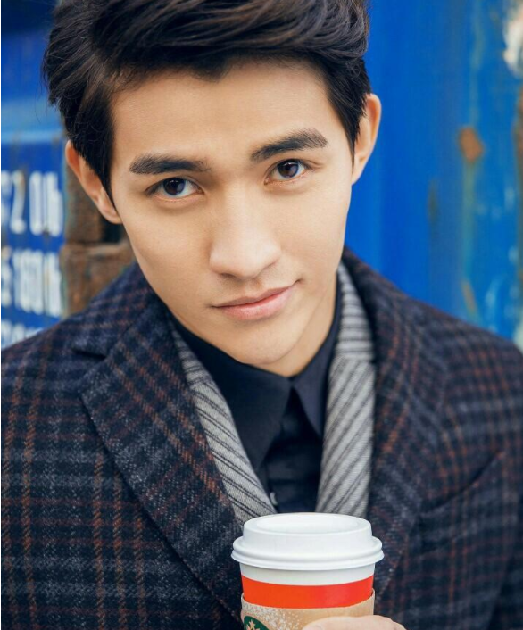 李子峰求婚林籽成功,两人欢乐互动,求婚戒指亮眼