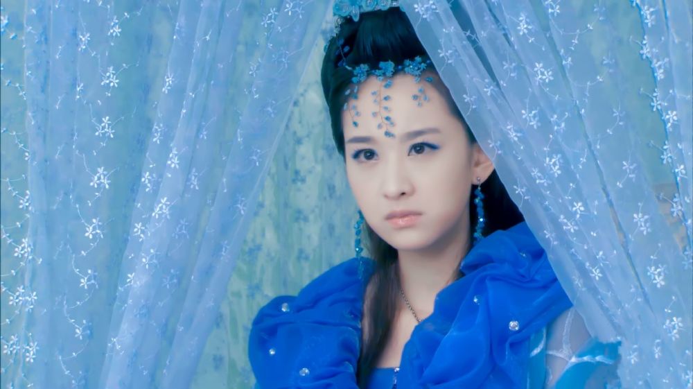 然而,她在《活佛济公2》中,还饰演过玄女宫的宫主冷冰心.