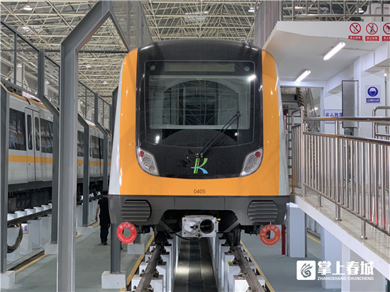 昆明地铁4号线"遇见童年"主题专列亮相