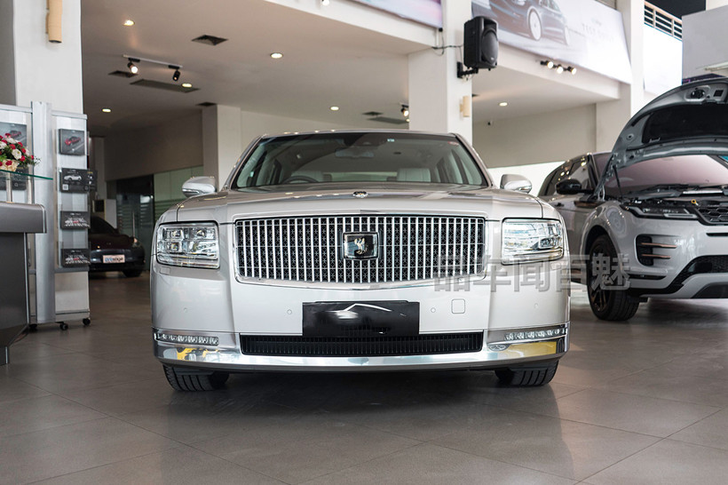 挂着凤凰标,气场媲美"大劳",搭v8带混动,新款丰田世纪现身