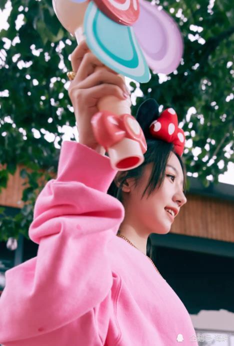 孟美岐六一化身粉色小公举