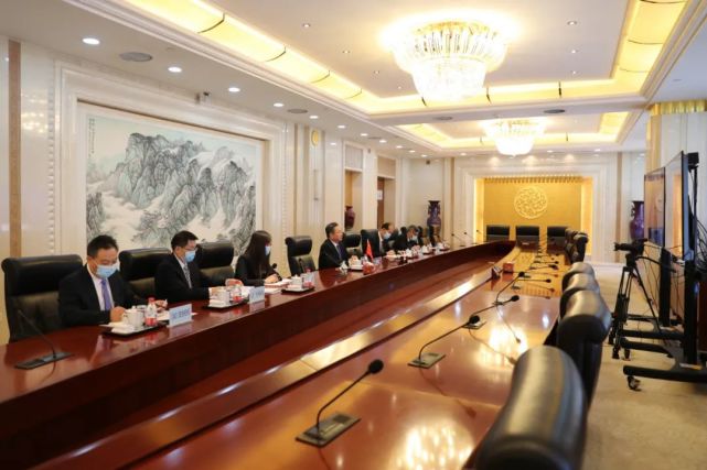 李小鹏视频会见新加坡交通部部长