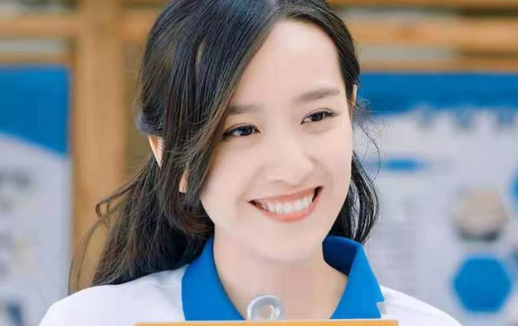 晁然不放,但很显然在直播间的男子,解释了"觉醒年代"到底是怎样的一部