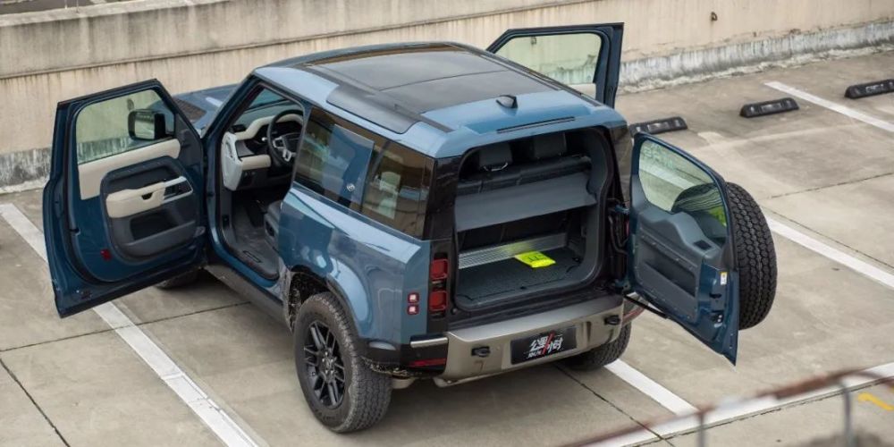 市区开路虎卫士90是不是很违和?_腾讯新闻