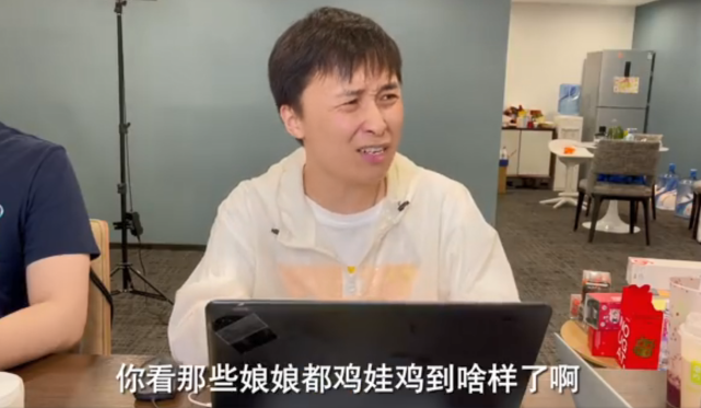 但是这些都papi酱自己或同事否决掉了,而且理由千奇百怪,可是又觉得有