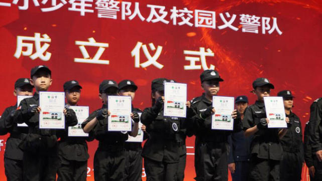 据介绍,龙泉驿"少年警队"是龙泉驿公安按照成都公安"少警联盟"计划