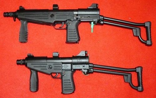 眼镜蛇和牛头犬冲锋枪