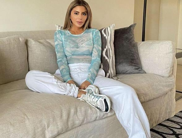 46岁皮蓬前妻海边度假!身材不输卡戴珊,炫富闺蜜团,至今单身_腾讯新闻