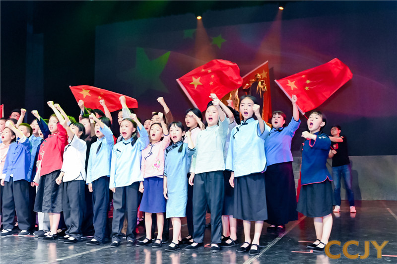 兒童劇《紅旗飄飄》在昆明春城劇院首演_騰訊新聞