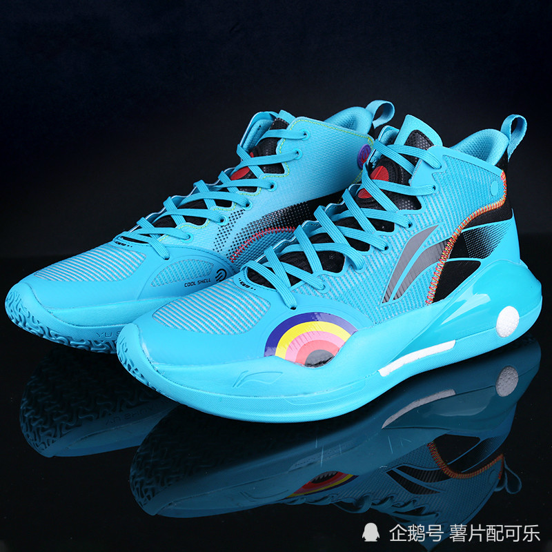 环绕着扇动银翅的蝶啊李宁驭帅15蝴蝶蓝