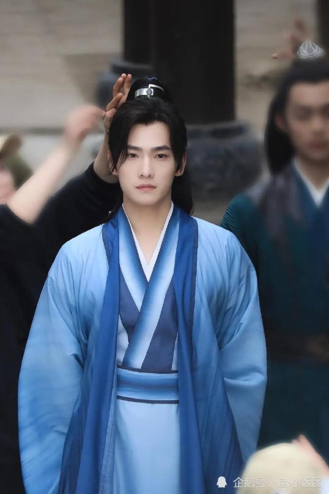 杨洋新剧且试天下曝光白发新造型看到侧面照网友太想看正面