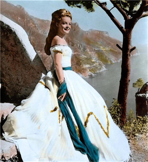 茜茜公主腰围超50厘米就绝食其腰围到底有多细老照片确实很迷人