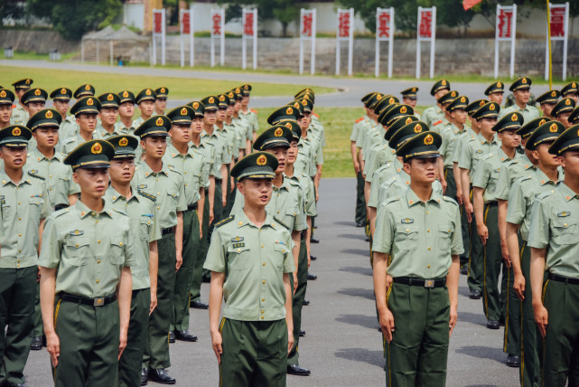 授衔列兵请入列