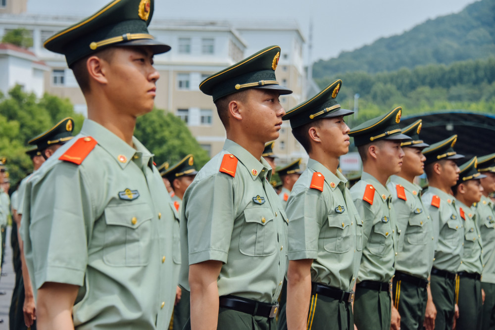 授衔 列兵,请入列!_腾讯新闻