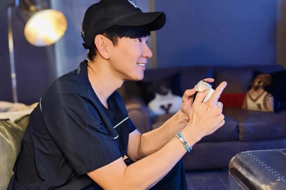 40岁的林俊杰单身没娃把爱好玩到极致