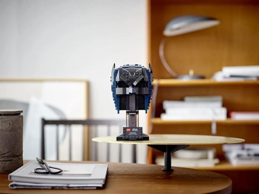 在下面你可以看到乐高76238蝙蝠侠经典面具与乐高76182蝙蝠侠面具两者