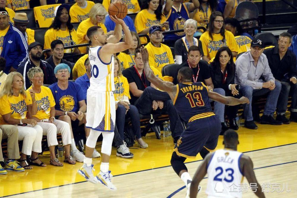 三分线 篮球三分线外起跳扣篮，可以算三分么？NBA历史上有人做到么？
