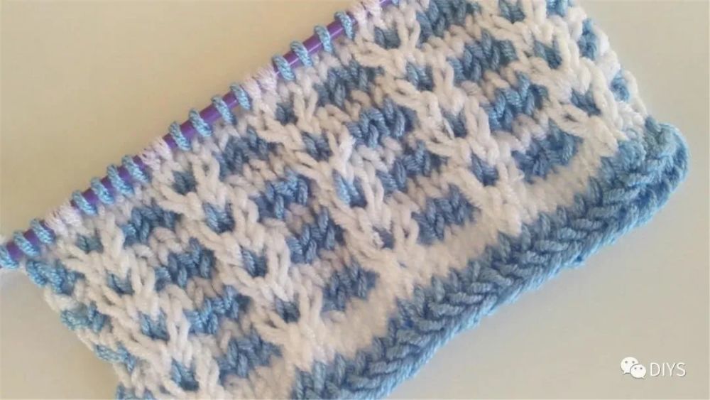 毛线编织教程双色格子花纹的编织方法